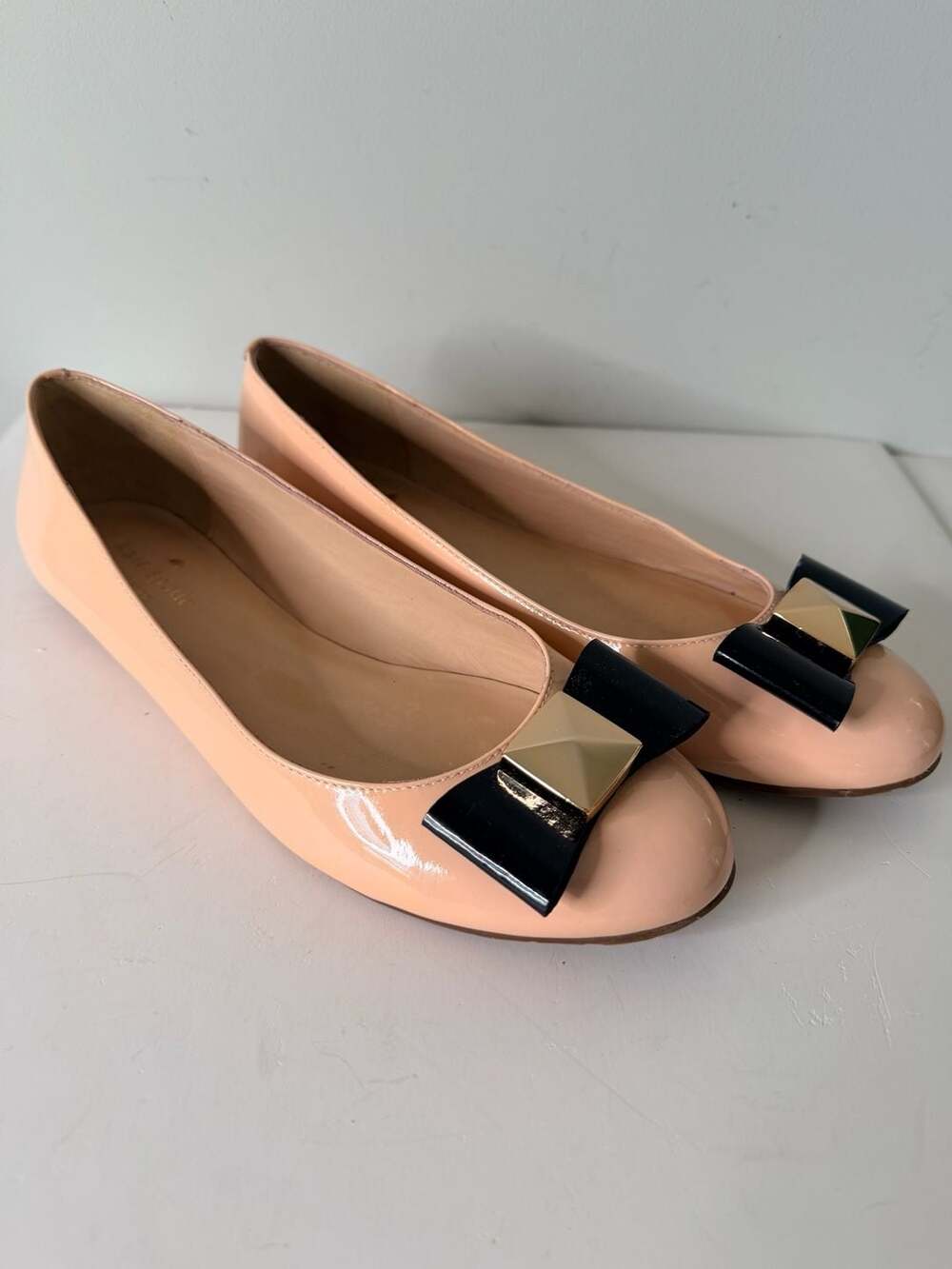 Kate Spade New York Blush Patent Leather Ballet Flats Black Bow & Gold Stud 7.5